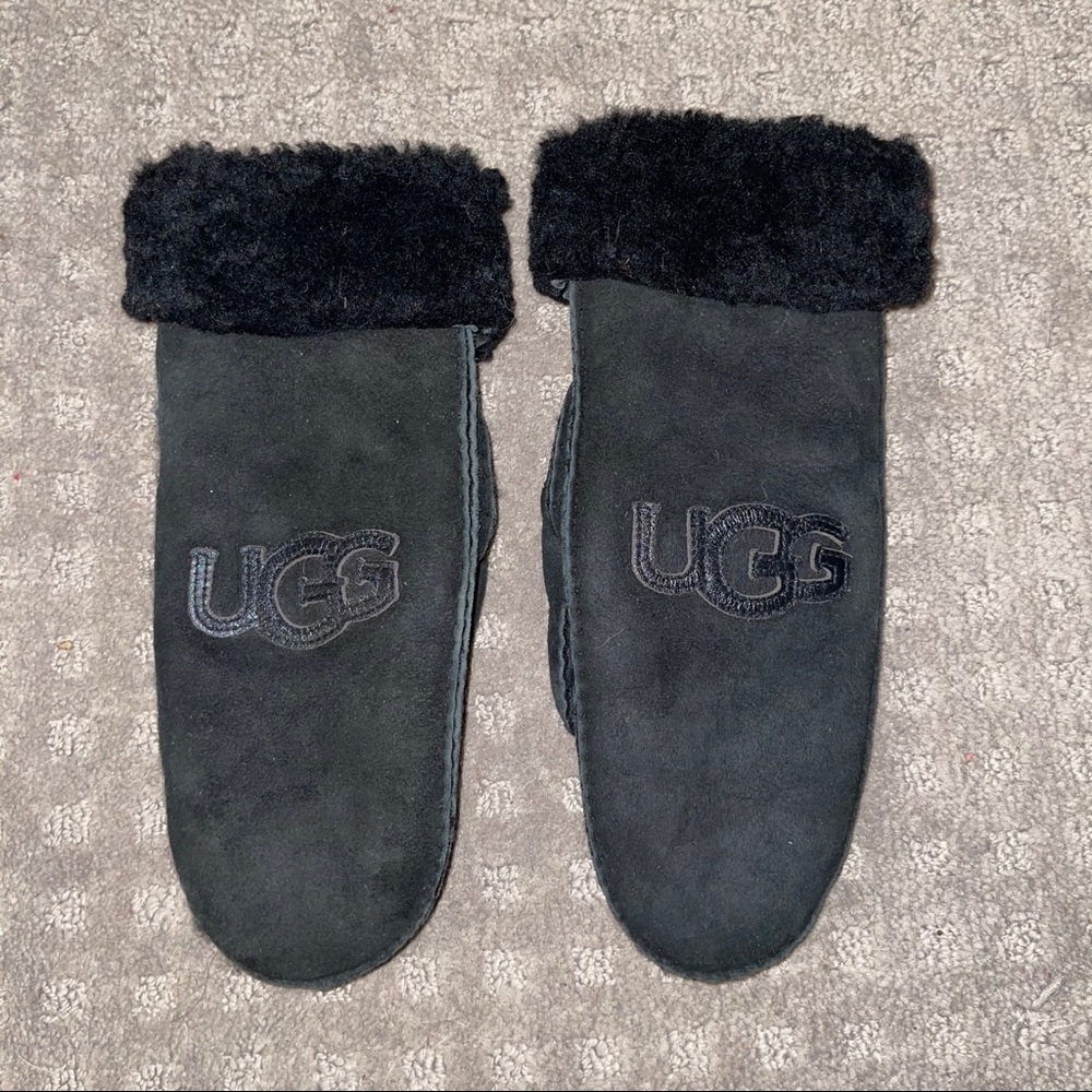 Women’s Ugg’s Sheepskin Mittens